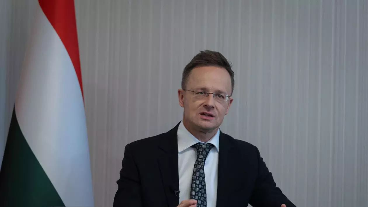 Ministrul ungar al Afacerilor Externe și Comerțului, Péter Szijjártó, vorbește în timpu unei conferințe de presă